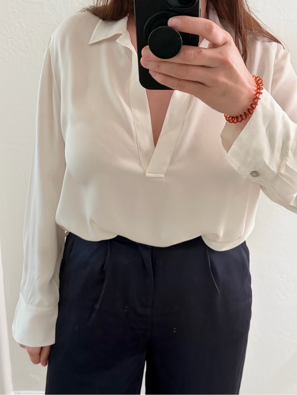Vince Silk L Classic White V-Neck Long-Sleeve Women's blouse.